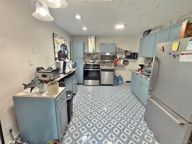 79 Hawkins Path, Coram, NY 11727