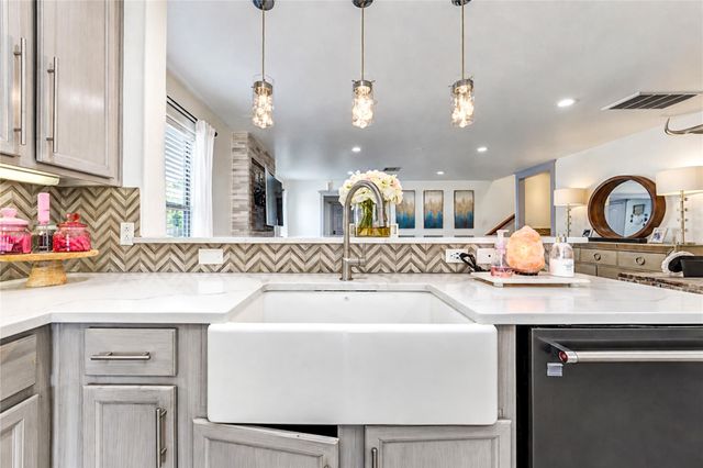 9619 Brandon Rock Lane, Houston, TX 77044