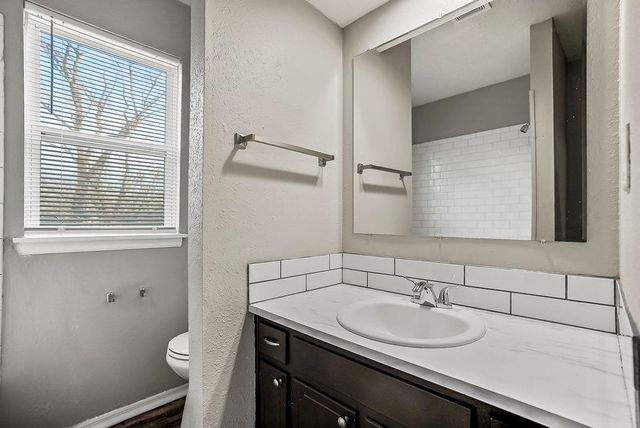 212 N Oak Drive, Belton, MO 64012