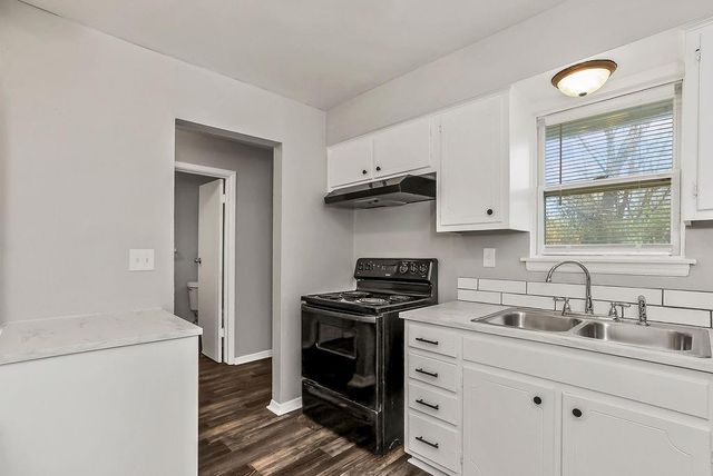 212 N Oak Drive, Belton, MO 64012