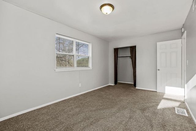 212 N Oak Drive, Belton, MO 64012