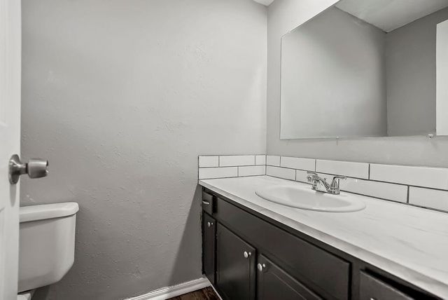 212 N Oak Drive, Belton, MO 64012