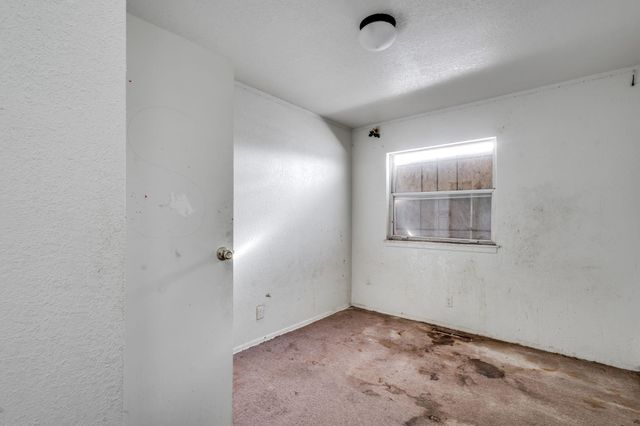 1501 E Berkeley St, Wichita, KS 67216