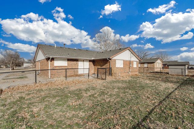 1501 E Berkeley St, Wichita, KS 67216