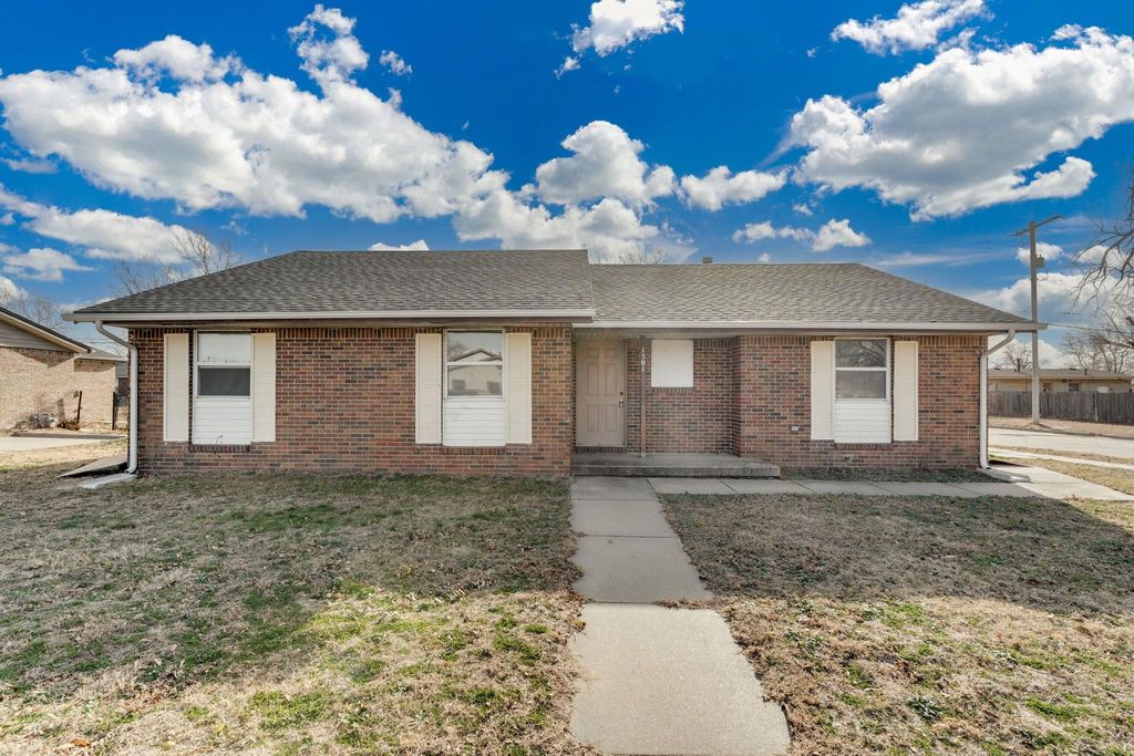 1501 E Berkeley St, Wichita, KS 67216