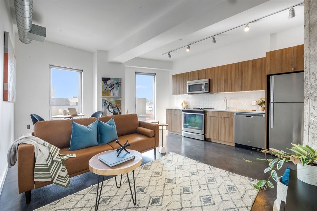 9 Medford 405, Somerville, MA 02143