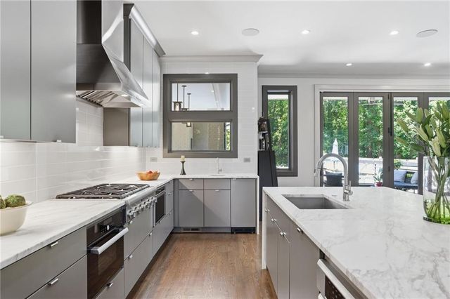 200 Old Ivy Road NE, Atlanta, GA 30342