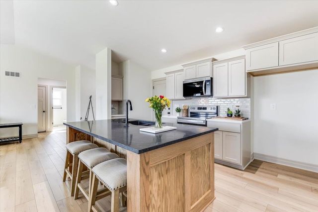 2231 E Arrowhead St, Andover, KS 67002
