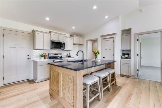 2231 E Arrowhead St, Andover, KS 67002