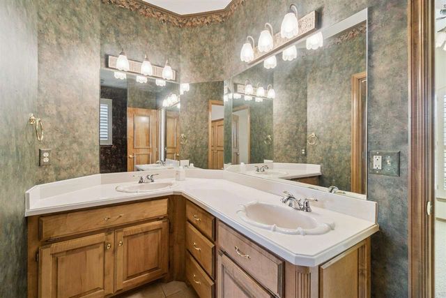 406 S East Dr, Fletcher, OK 73541