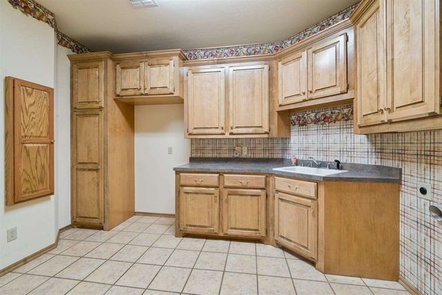 406 S East Dr, Fletcher, OK 73541