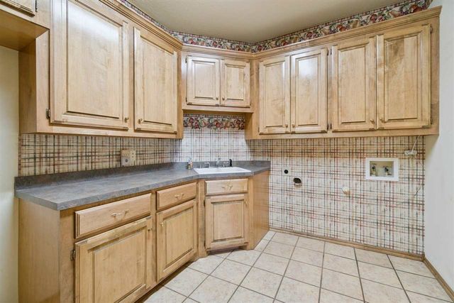 406 S East Dr, Fletcher, OK 73541