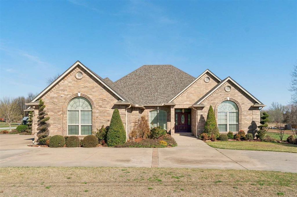 406 S East Dr, Fletcher, OK 73541