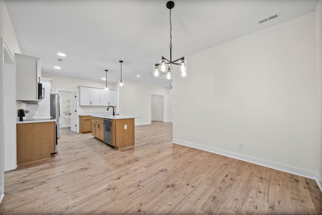 950 Palmyra Rd, Clarksville, TN 37040