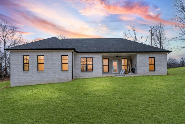 950 Palmyra Rd, Clarksville, TN 37040