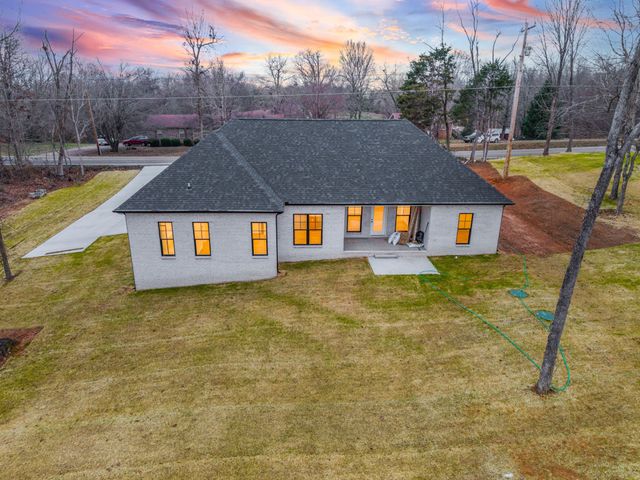 950 Palmyra Rd, Clarksville, TN 37040