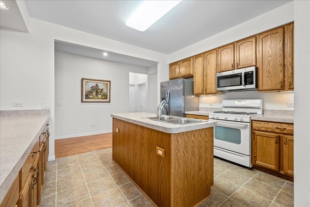 2905 CAROUSEL Court, Grayslake, IL 60030