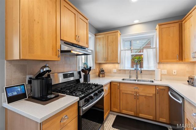 8009 Teasdale Avenue, University City, MO 63130