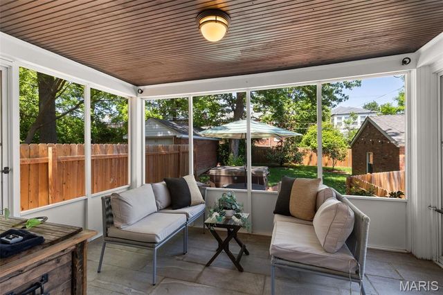 8009 Teasdale Avenue, University City, MO 63130