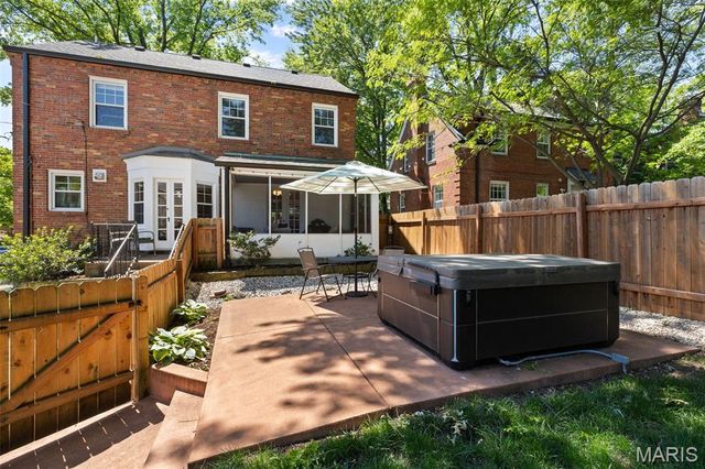 8009 Teasdale Avenue, University City, MO 63130