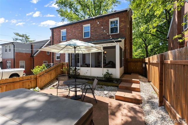 8009 Teasdale Avenue, University City, MO 63130