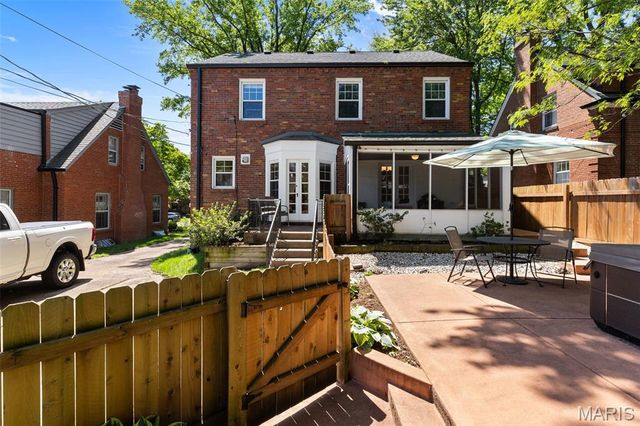 8009 Teasdale Avenue, University City, MO 63130