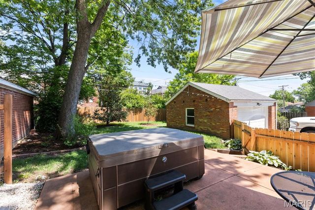 8009 Teasdale Avenue, University City, MO 63130