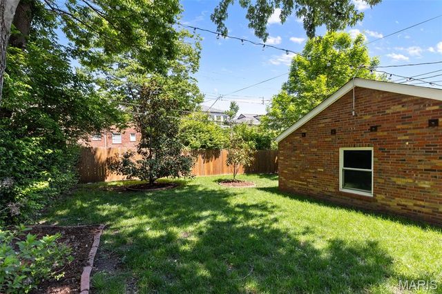 8009 Teasdale Avenue, University City, MO 63130