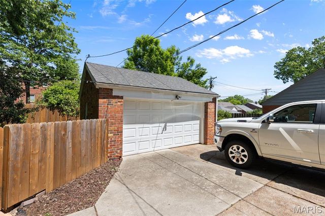 8009 Teasdale Avenue, University City, MO 63130