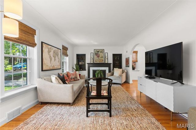 8009 Teasdale Avenue, University City, MO 63130
