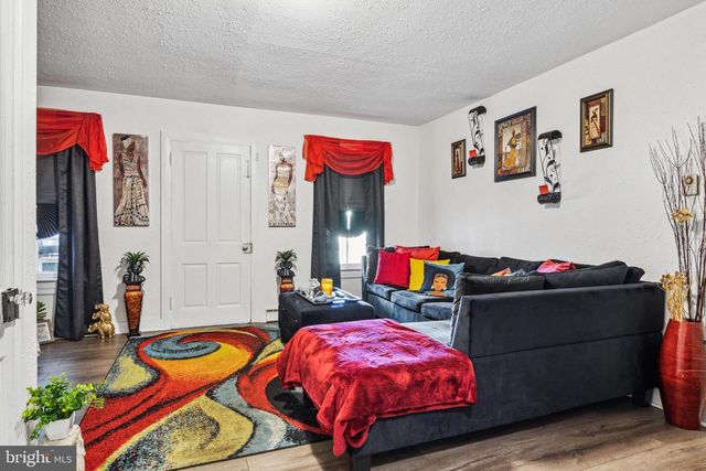 74 S MAIN ST, Yoe, PA 17313