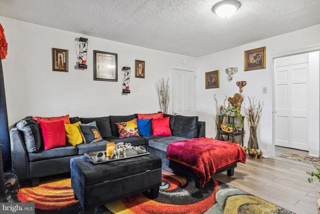 74 S MAIN ST, Yoe, PA 17313