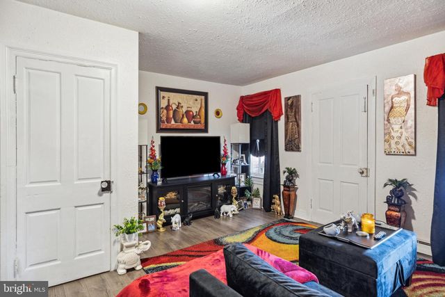 74 S MAIN ST, Yoe, PA 17313