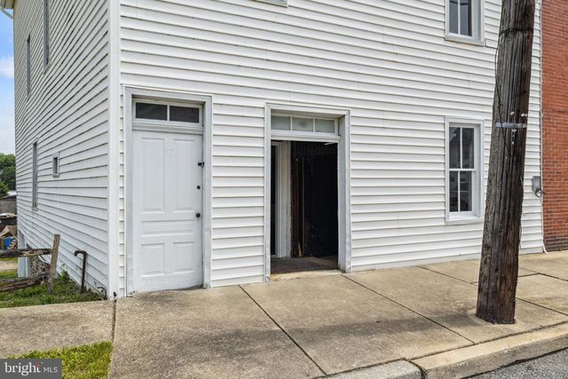 74 S MAIN ST, Yoe, PA 17313