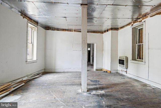 74 S MAIN ST, Yoe, PA 17313