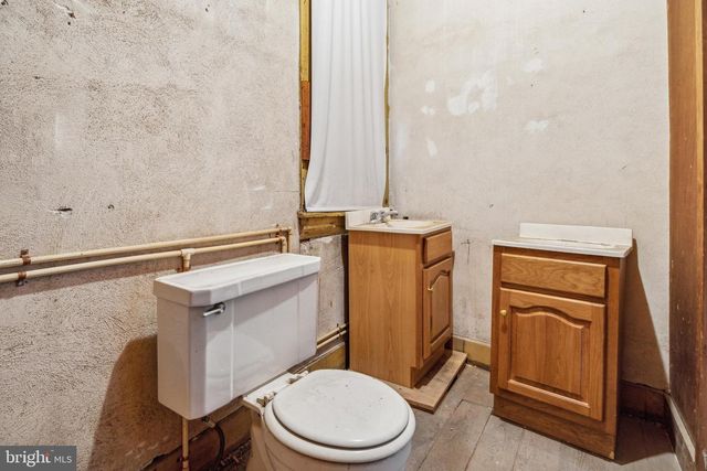 74 S MAIN ST, Yoe, PA 17313