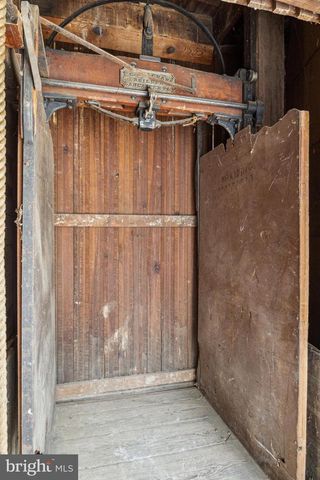 74 S MAIN ST, Yoe, PA 17313