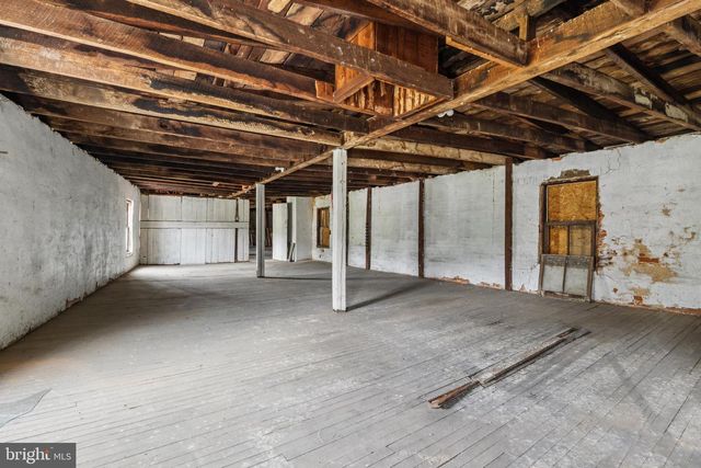 74 S MAIN ST, Yoe, PA 17313