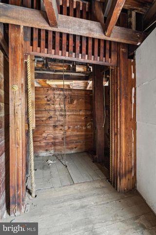 74 S MAIN ST, Yoe, PA 17313