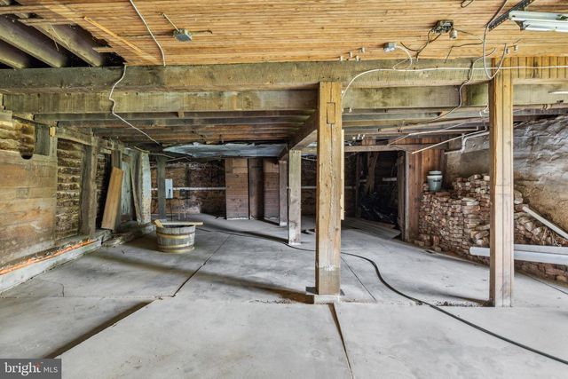 74 S MAIN ST, Yoe, PA 17313