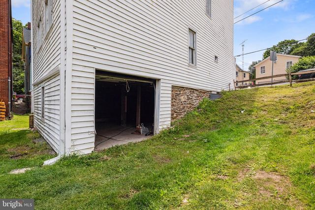 74 S MAIN ST, Yoe, PA 17313