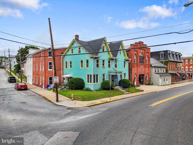 74 S MAIN ST, Yoe, PA 17313