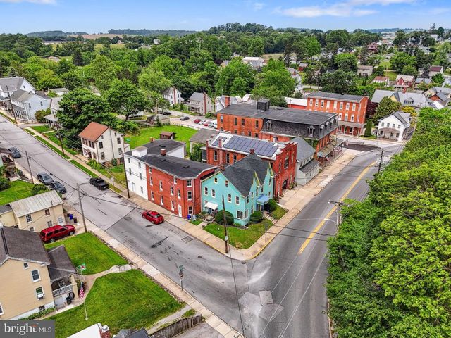 74 S MAIN ST, Yoe, PA 17313