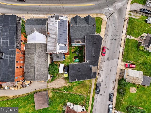 74 S MAIN ST, Yoe, PA 17313