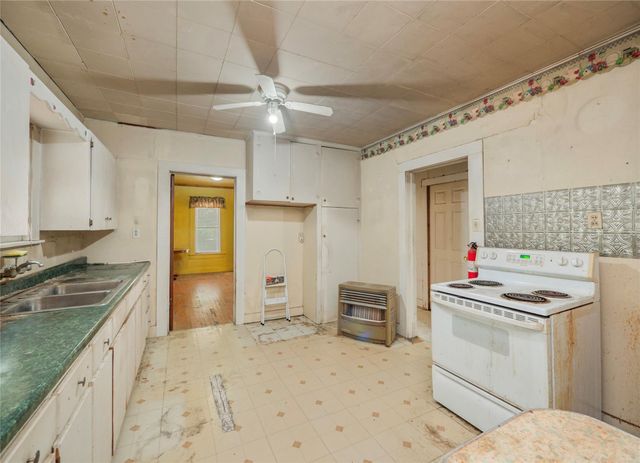 3104 S Main, Taylor, TX 76574