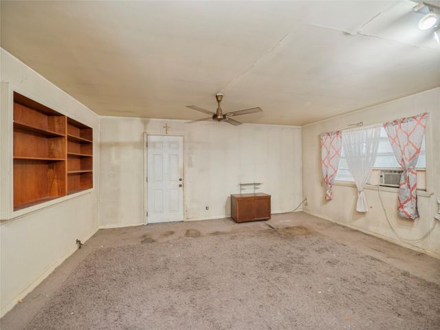 3104 S Main, Taylor, TX 76574
