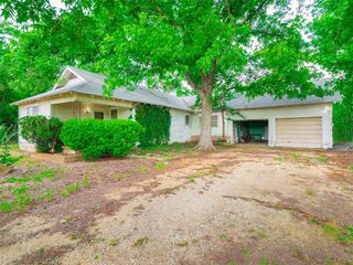 3104 S Main, Taylor, TX 76574