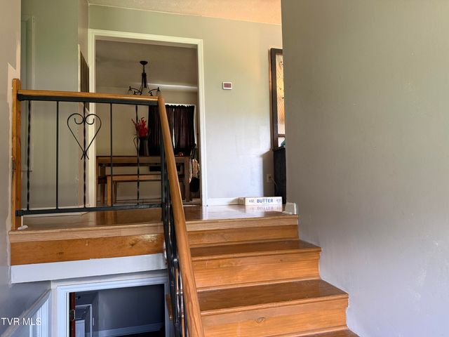 602 Northeast Liberty Lane, Wise, VA 24293