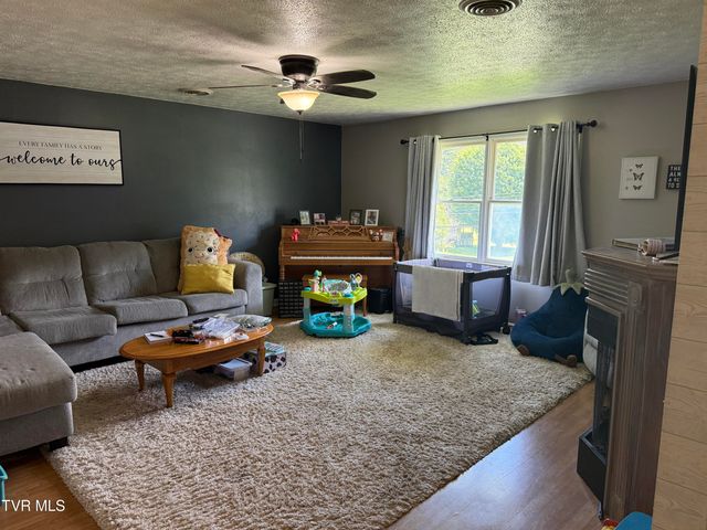 602 Northeast Liberty Lane, Wise, VA 24293