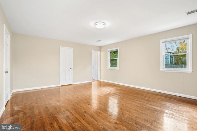 6871 CHURCHILL RD, Mclean, VA 22101